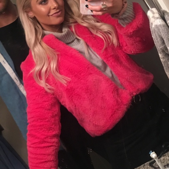 Pink fluffy jacket - Picture 2 of 4